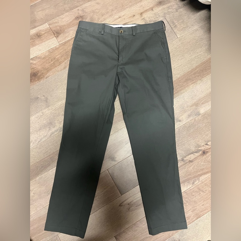 Military green Mens khakis